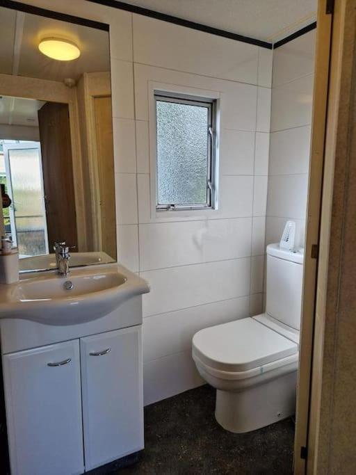 Chalet 14 Met Airco Familiecamping De Tien Heugten Schoonloo Drenthe Ngoại thất bức ảnh