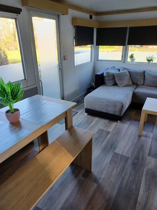 Chalet 14 Met Airco Familiecamping De Tien Heugten Schoonloo Drenthe Ngoại thất bức ảnh