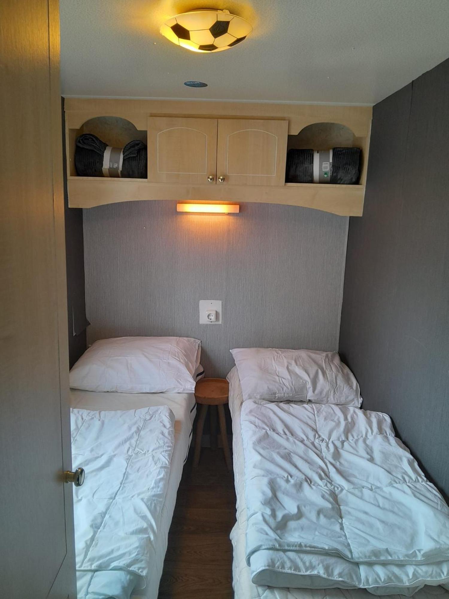 Chalet 14 Met Airco Familiecamping De Tien Heugten Schoonloo Drenthe Ngoại thất bức ảnh